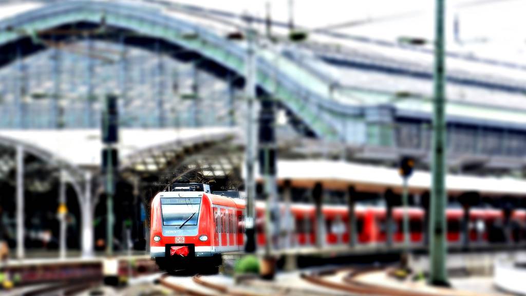 cologne-central-station-railway-station-train-163580