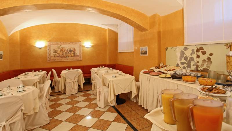 Hotel-Montecarlo-Roma-Sala-Colazione-10
